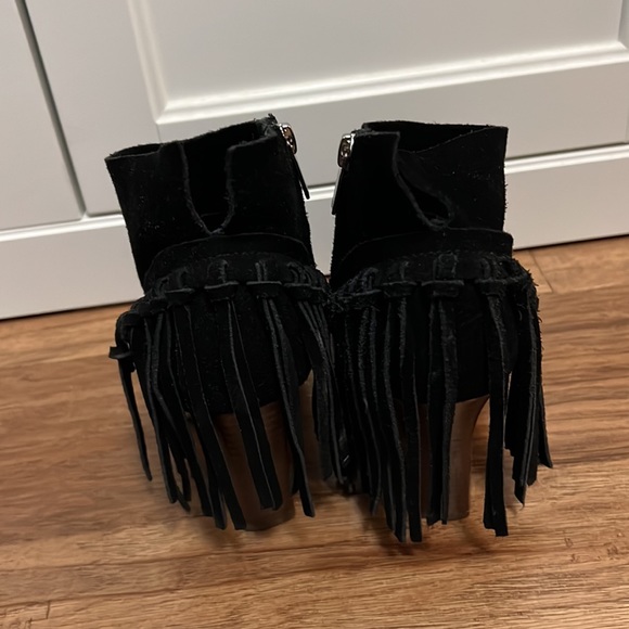 Marc fisher suede booties w/fringe size 6.5 - Picture 3 of 6